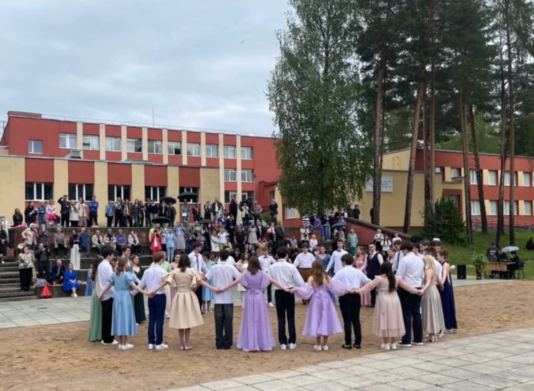 Visagino „Atgimimo“ gimnazijoje nuaidėjo paskutinis skambutis!
