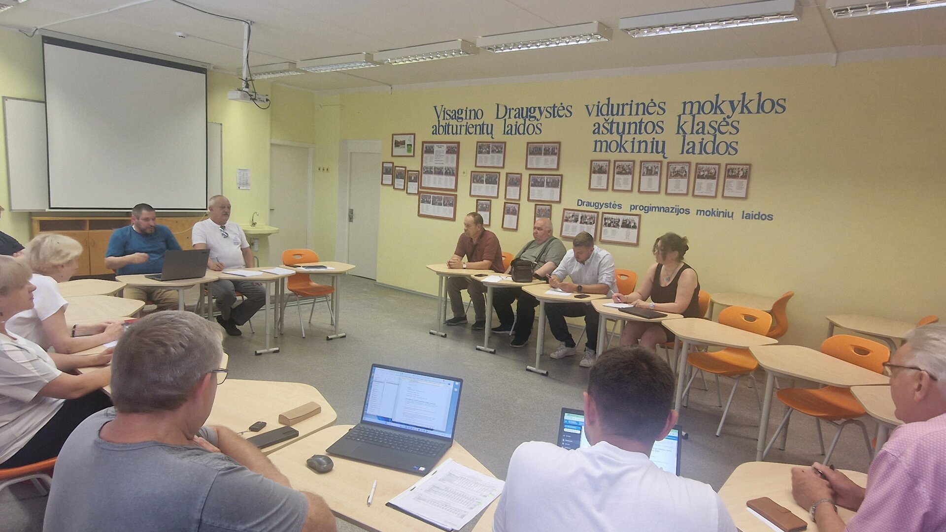 Įvyko susitikimas su Visagino Draugystės progimnazijos remonto darbus vykdančiu rangovu