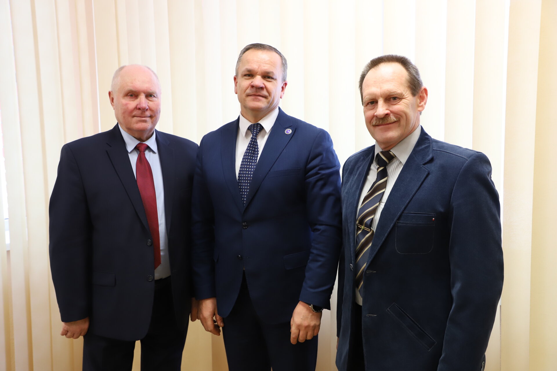 Padėkos akimirka: profesinę veiklą baigia „Visagino būstas“ vadovas V. Šlaustas