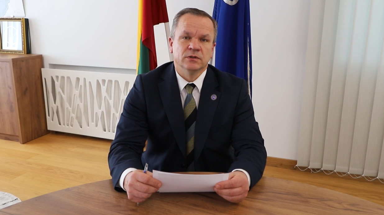 Meras atsako į klausimus apie skelbtą oro pavojų, mieste esančias priedangas ir kitus gyventojams rūpimus klausimus