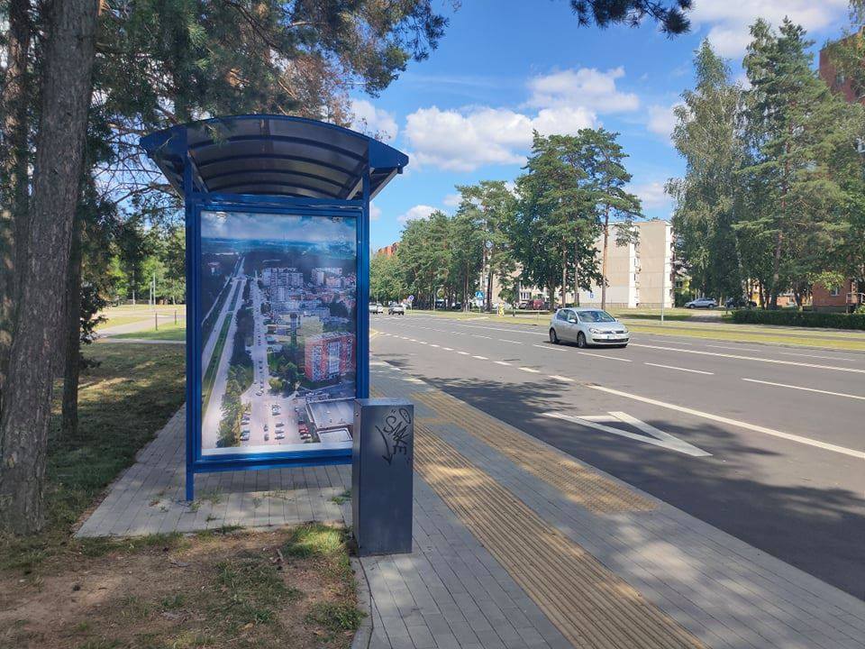 Pasinaudokite galimybe iškabinti komercinę reklamą transporto laukimo paviljonuose