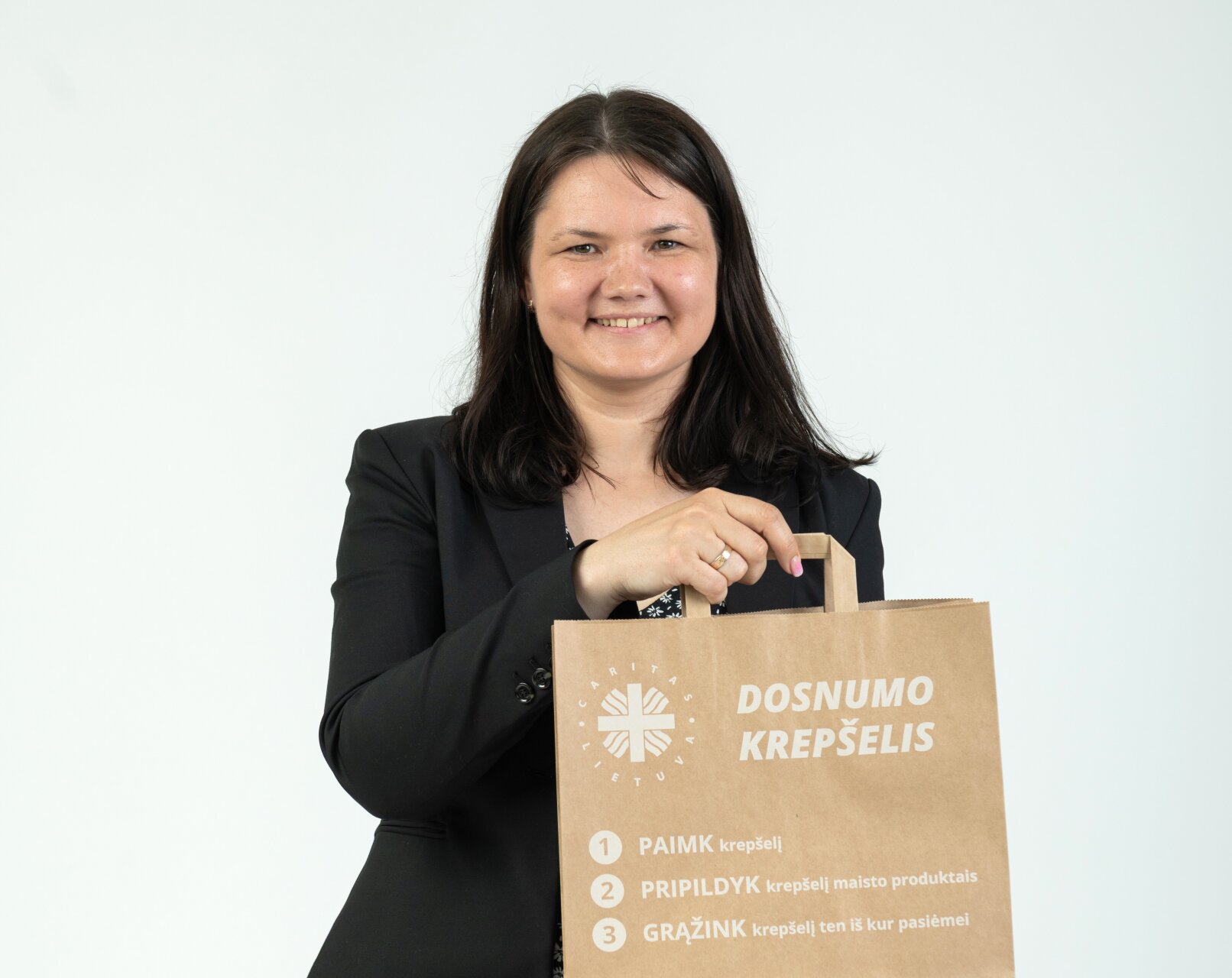 Be pagalbos vieni kitiems neišsiversime: Caritas pradeda „Dosnumo krepšelio“ iniciatyvą