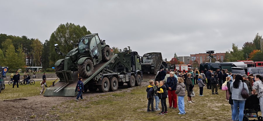 Сегодня в Висагинасе проходит выставка военной техники и вооружения